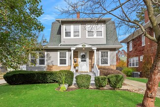 1802 E Jackson St, Bloomington, IL 61701