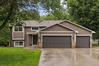 7275 Heather Ct N, Circle Pines, MN 55014