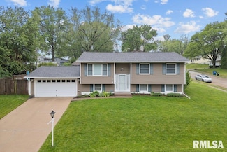 237 Colony Dr, Davenport, IA 52806