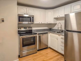 80 English Village Rd Unit L, Manchester, NH 03102