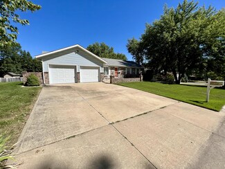417 E Mission St, Marshall, MO 65340