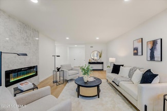 26 Lansdale Dr, Marlboro, NJ 07746