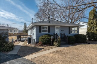 2817 Henry Ct NW, Cedar Rapids, IA 52405