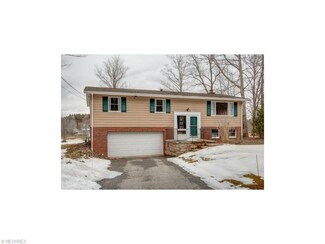 2332 Morning Star Dr, Roaming Shores, OH 44084