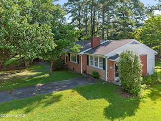 911 S Crescent Dr, Smithfield, NC 27577