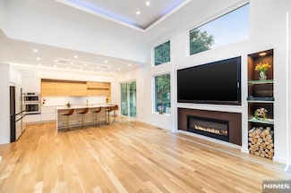 145 Midwood Rd, Glen Rock, NJ 07452