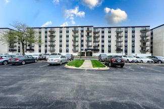 9737 N Fox Glen Dr Unit 4A, Niles, IL 60714