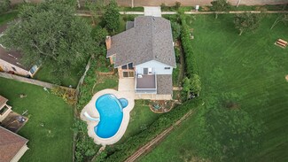 1915 Woodstream Blvd, Sugar Land, TX 77479