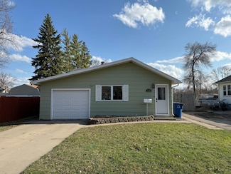815 10th Ave N, Moorhead, MN 56560