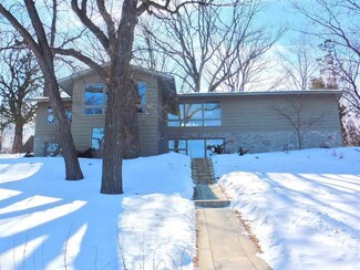 5109 Lake Mendota Dr, Madison, WI 53705