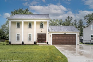 9144 Glasgow Dr, White Lake, MI 48386