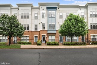 12166 Waveland St, Fairfax, VA 22033