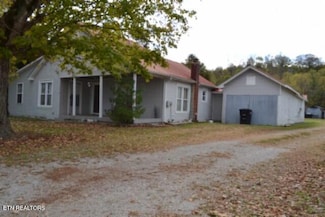 218 E Lake Ave, Celina, TN 38551