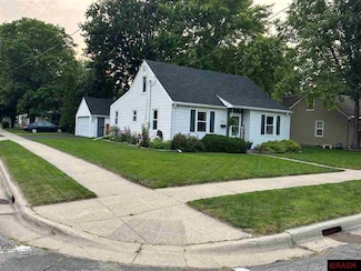 931 Center St, North Mankato, MN 56003