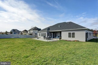 3104 St Andrews Dr, Chambersburg, PA 17202