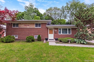 32702 Winona St, Westland, MI 48185