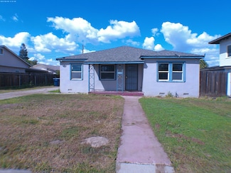 1072 E Academy Ave, Tulare, CA 93274