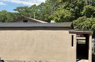 822 Lewis Ave SW, Albuquerque, NM 87102