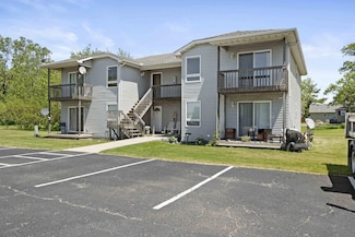 406 W Indiana St Unit B-4, Kouts, IN 46347