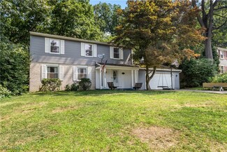8565 Carriage Hill Dr NE, Warren, OH 44484