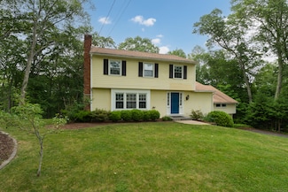 19 W Hills Rd, Ivoryton, CT 06442