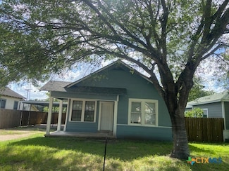 720 S Laurel Ave, Luling, TX 78648