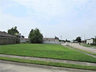2007 Congressman Hebert Dr, Chalmette, LA 70043