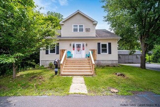6 Meadow St, Highland, NY 12528