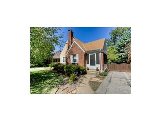 2800 W 49th St, Westwood, KS 66205