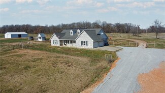 10049 Hidden Acres Rd, Gravette, AR 72736
