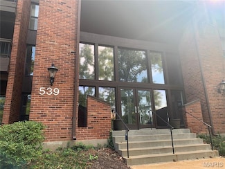539 Coeur de Royale Dr Unit 105, Saint Louis, MO 63141