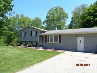 2757 Park Rd, Eau Claire, MI 49111