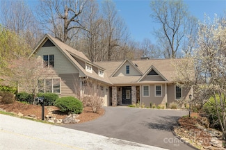 23 Dartmoor Ct, Flat Rock, NC 28731