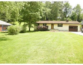 983 Bills Creek Rd, Winfield, WV 25213