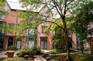 101 N Euclid Ave Unit 21, Oak Park, IL 60301