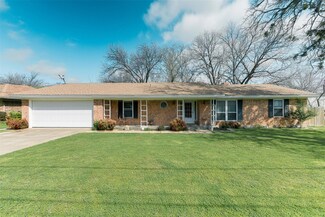 713 Bluebird St, Fort Worth, TX 76140