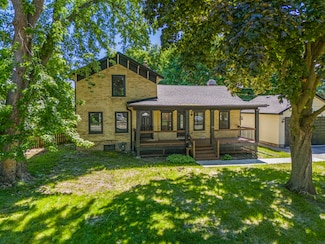 112 N Washington St, Carpentersville, IL 60110