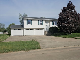 203 Maxwell Dr SW, Shellsburg, IA 52332