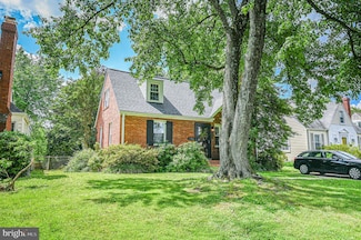 2914 Meadow Ln, Falls Church, VA 22042