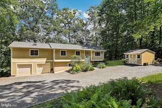 8023 Lake Dr, Manassas, VA 20111