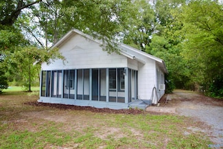 326 N River St, Centre, AL 35960