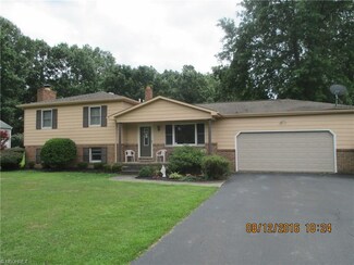 6025 Torolo Ln, Lowellville, OH 44436