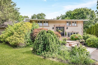 9 Hare Ln, East Setauket, NY 11733