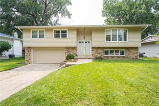 942 42nd St, West Des Moines, IA 50265