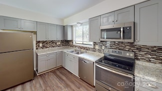 5921 Falstaff Dr, Charlotte, NC 28227