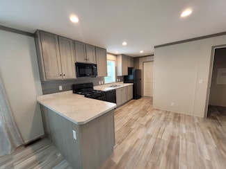 343 Stratford Ct Unit 343, Dimondale, MI 48821