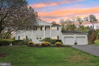 15 Tina Dr, Ewing, NJ 08560