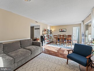 1300 Army Navy Dr Unit 710, Arlington, VA 22202