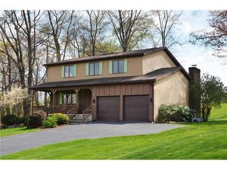 8 Andrea Dr, Edinburg, PA 16116