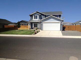 803 Cascade Ave, Moxee, WA 98936